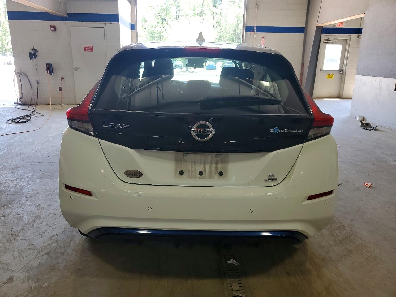 2022 NISSAN LEAF