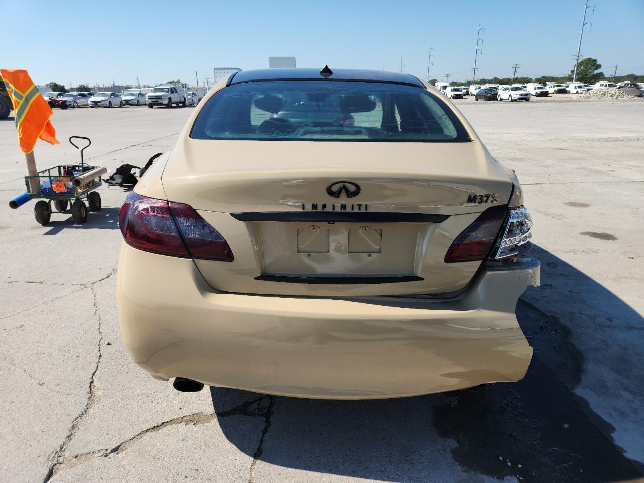 2011 INFINITI M37