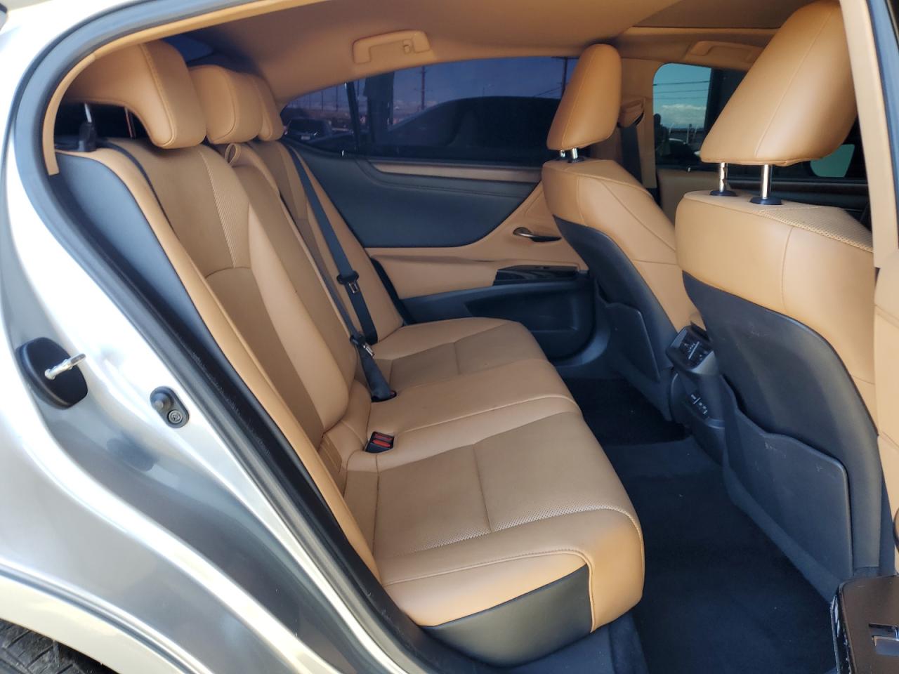 2022 LEXUS ES350