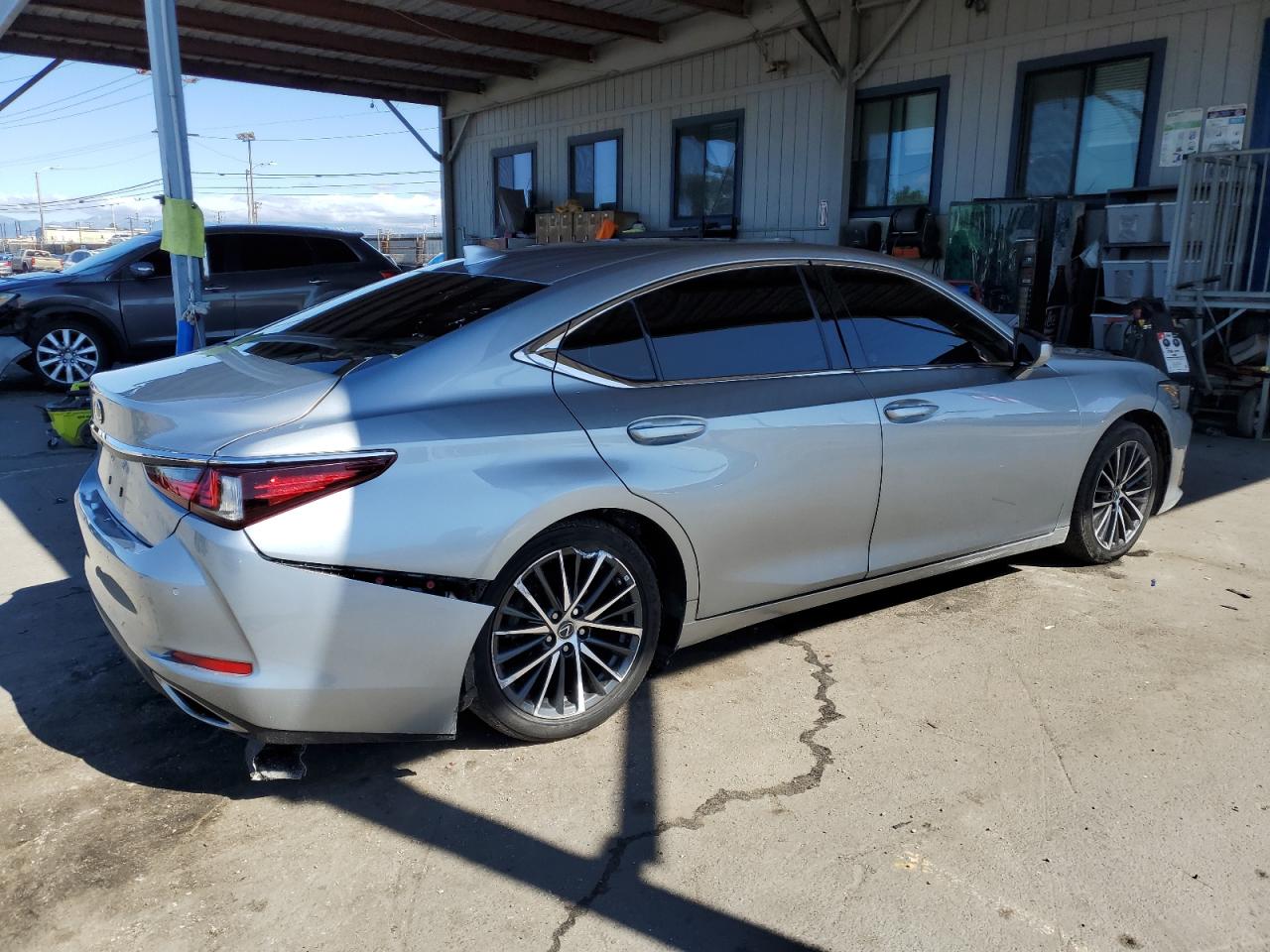 2022 LEXUS ES350