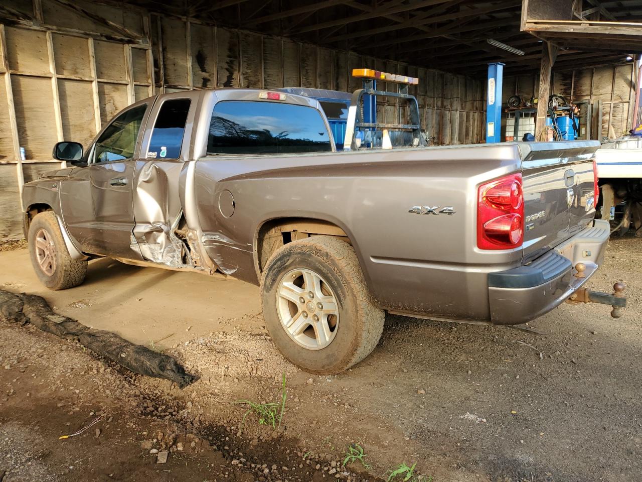 2010 DODGE DAKOTA