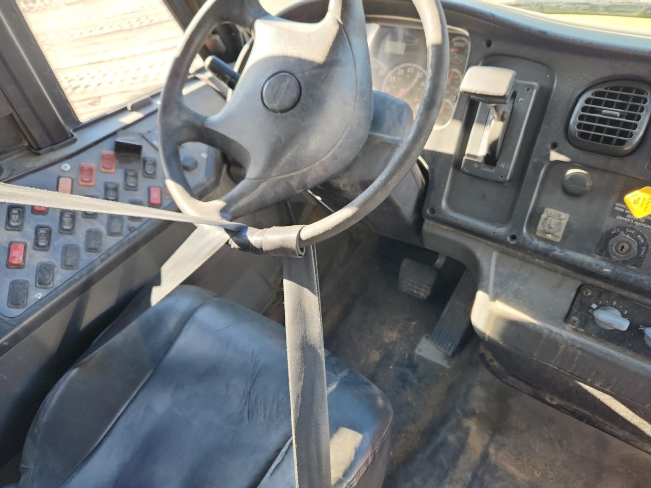 2011 FREIGHTLINER SAF-T-LINE