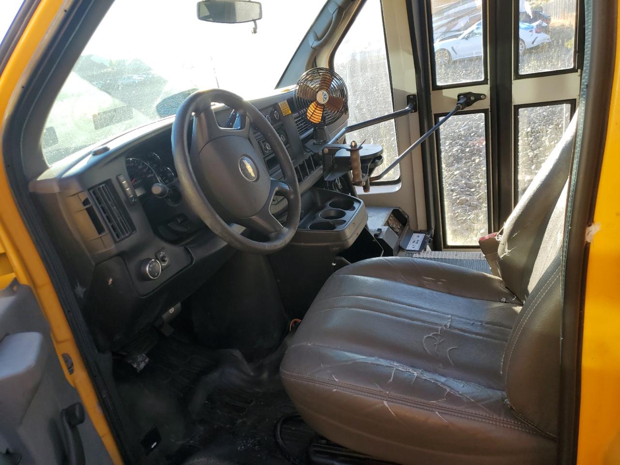 2012 THOM BUS