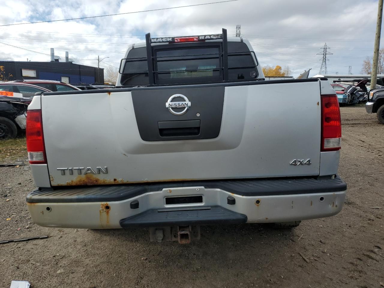 2011 NISSAN TITAN
