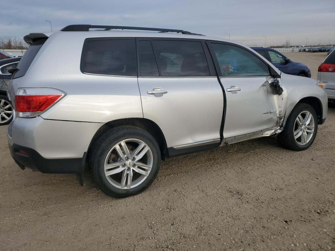 2011 TOYOTA HIGHLANDER