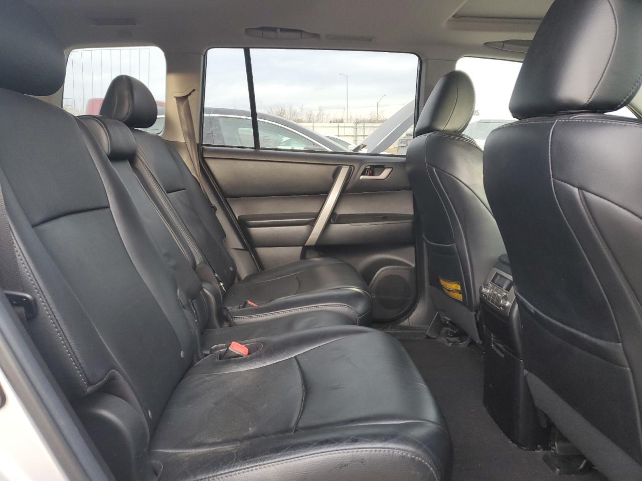 2011 TOYOTA HIGHLANDER