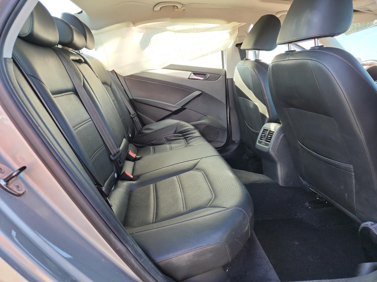 2013 VOLKSWAGEN PASSAT