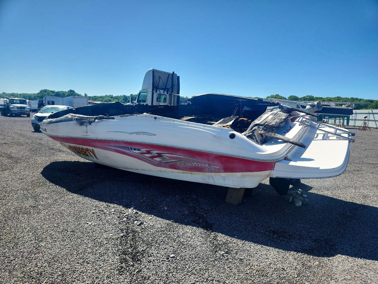 2004 RINKER BOAT