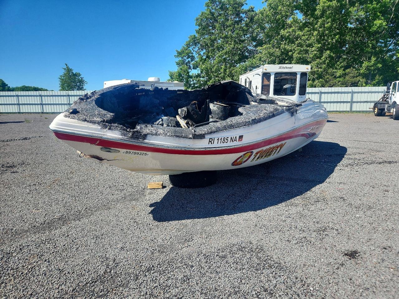 2004 RINKER BOAT