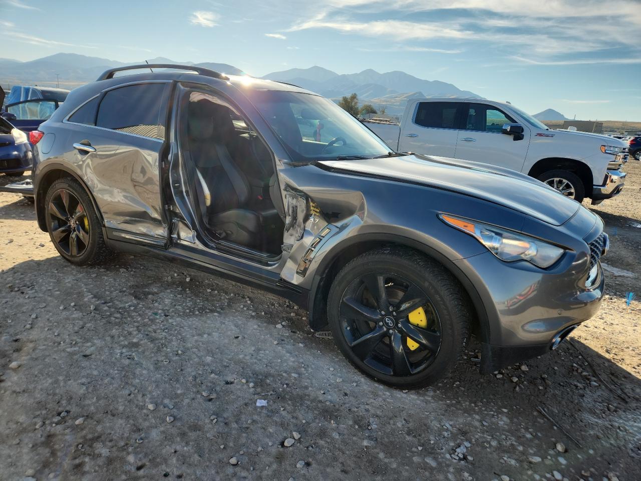 2017 INFINITI QX70