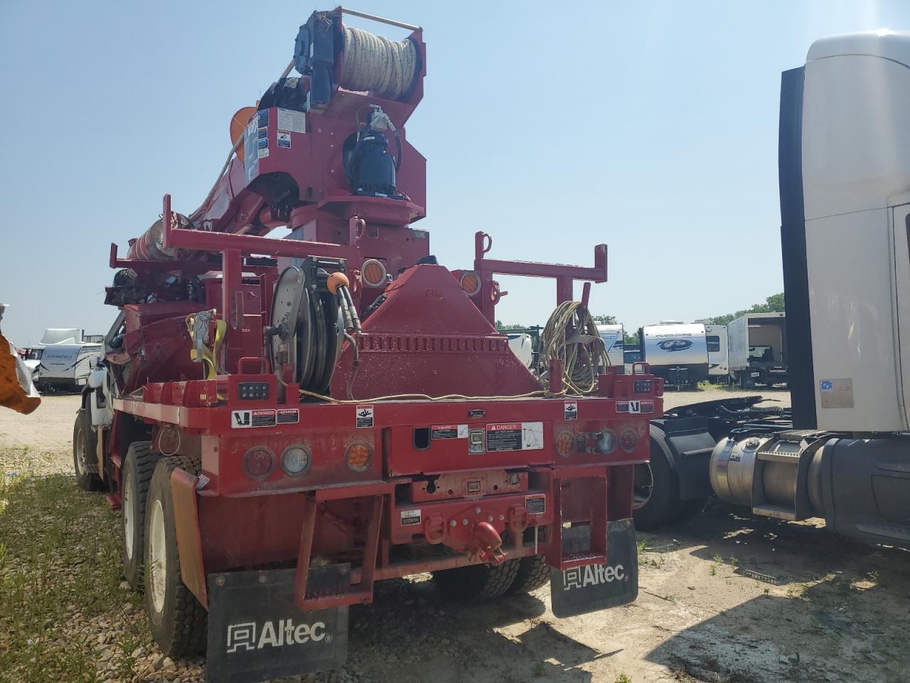2023 INTERNATIONAL HV607