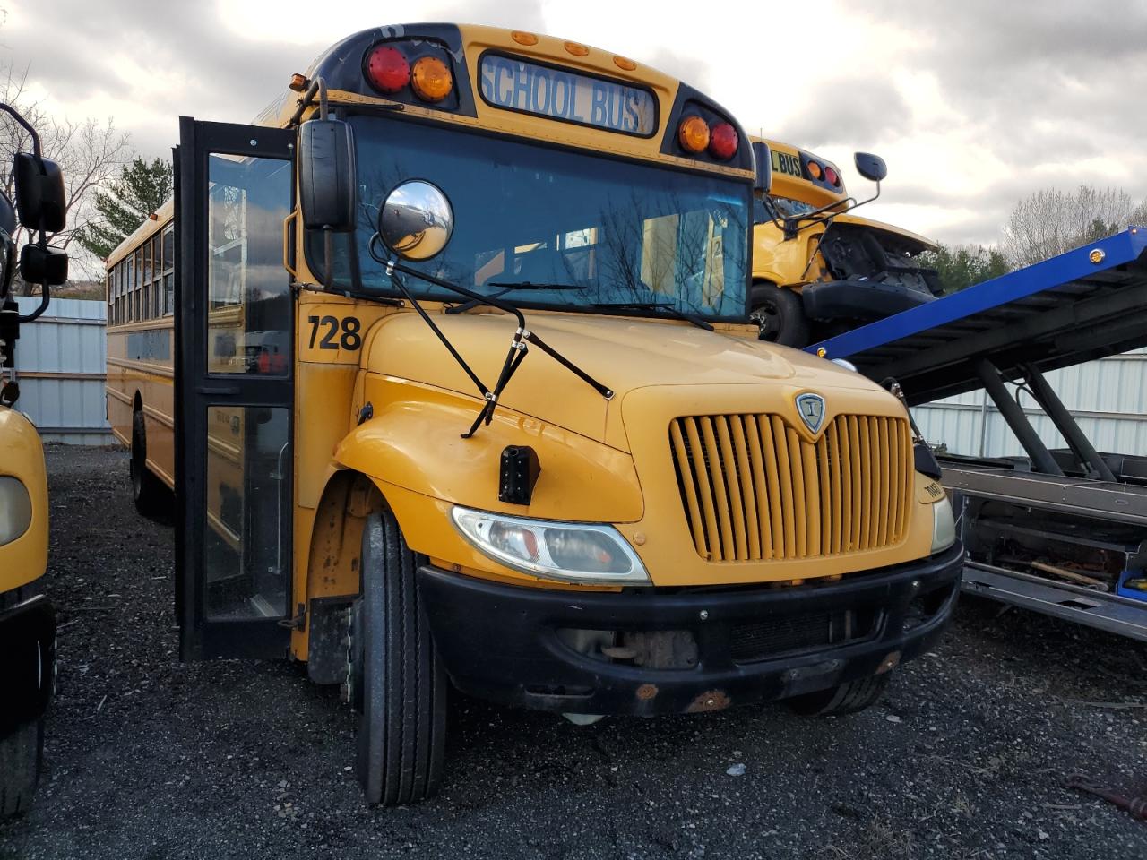 2011 IC CORPORATION CE SERIES