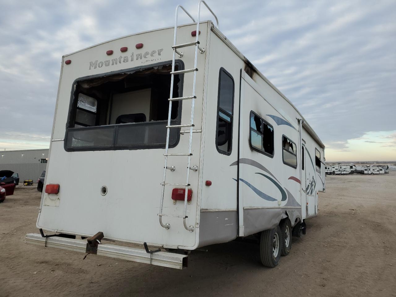 2004 UNKNOWN KEYSTONE R