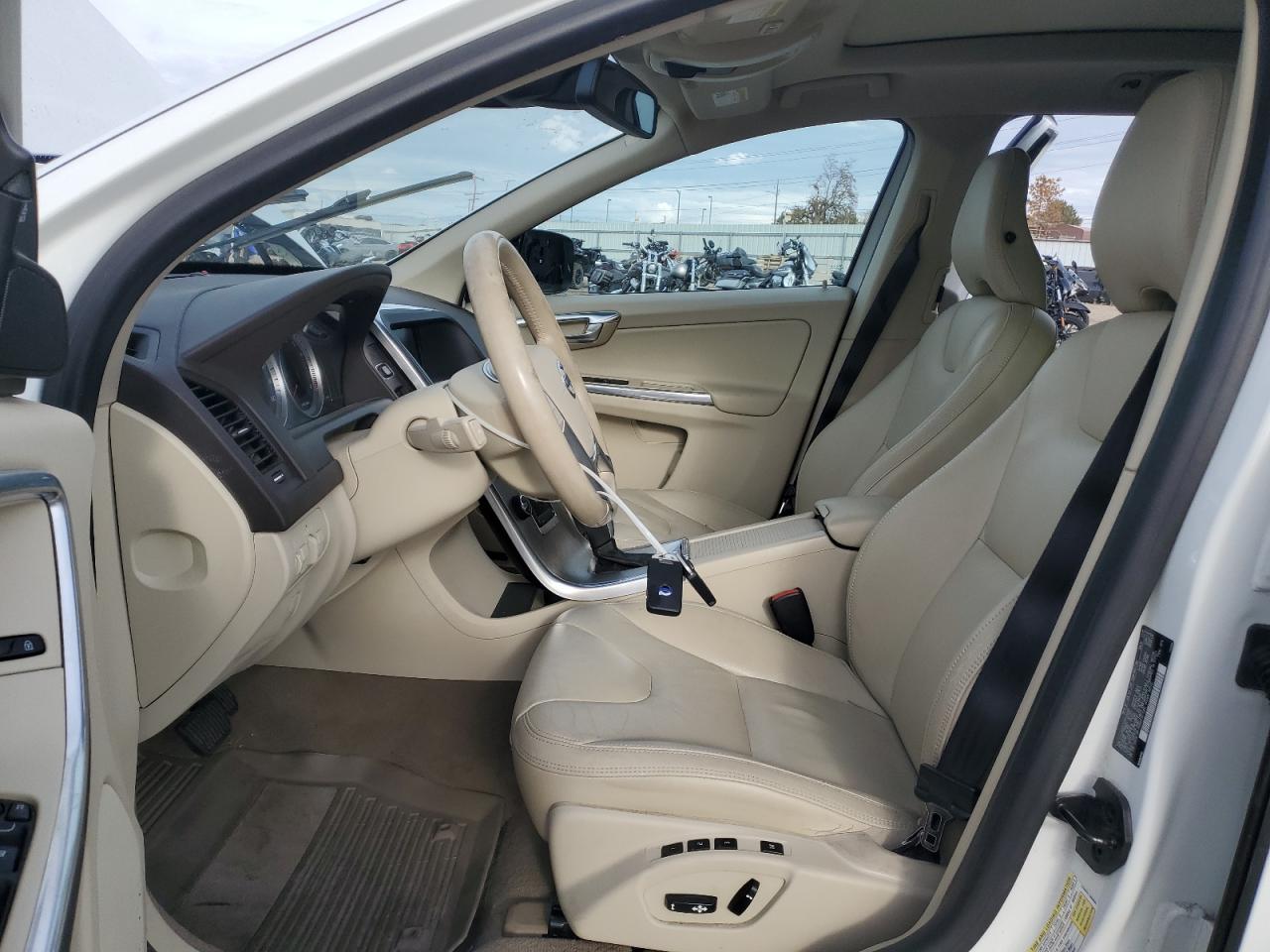 2013 VOLV XC60
