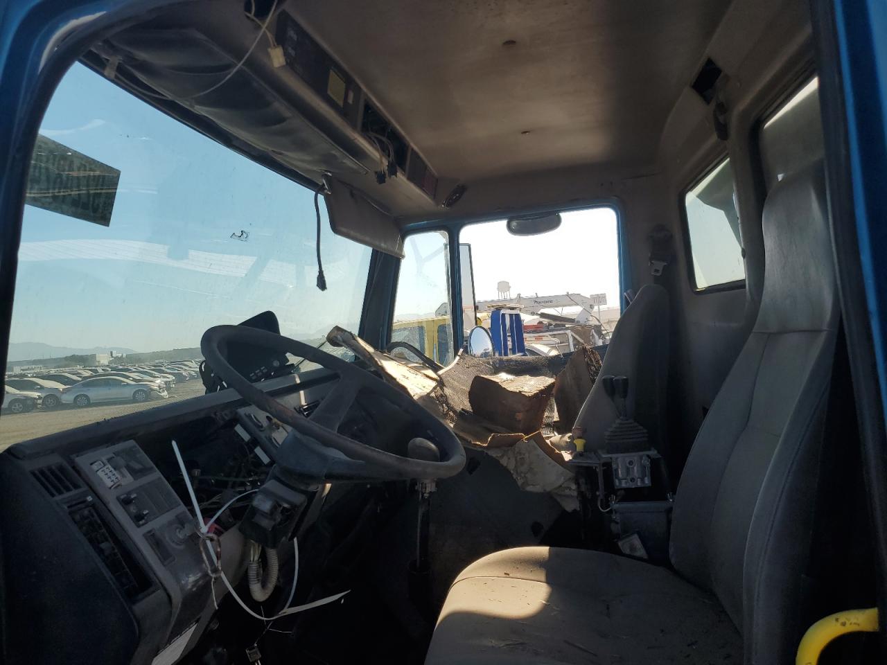 1999 FREIGHTLINER FL80 CHAS