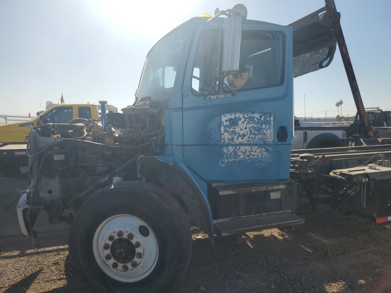 1999 FREIGHTLINER FL80 CHAS