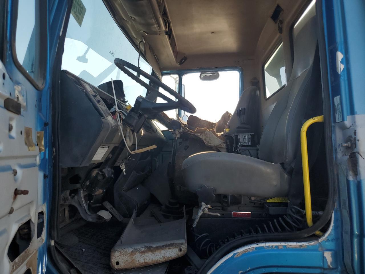 1999 FREIGHTLINER FL80 CHAS