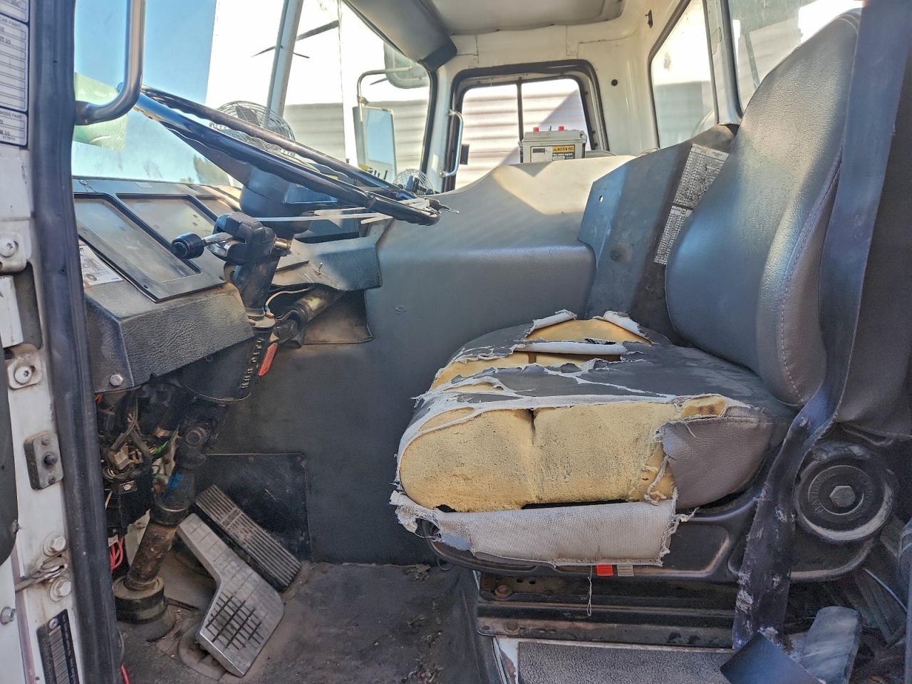1999 VOLVO XPEDITOR