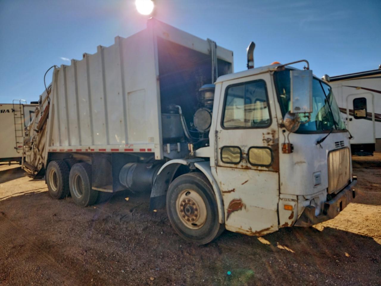 1999 VOLVO XPEDITOR