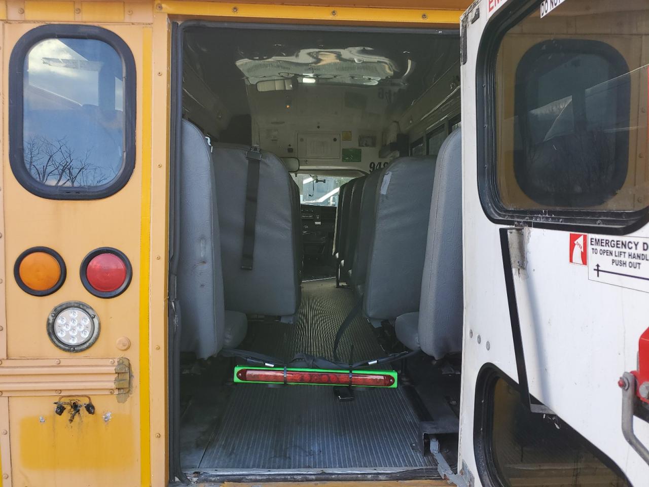 2011 CHEV EXPRESS