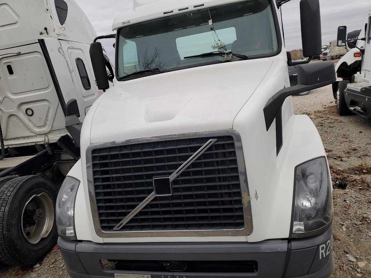 2012 VOLVO VN