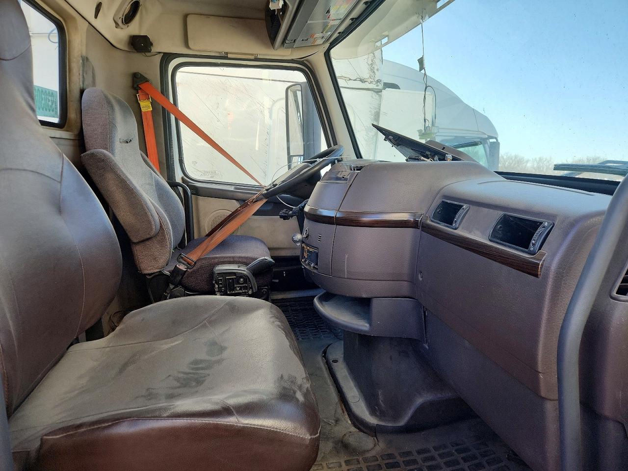 2012 VOLVO VN