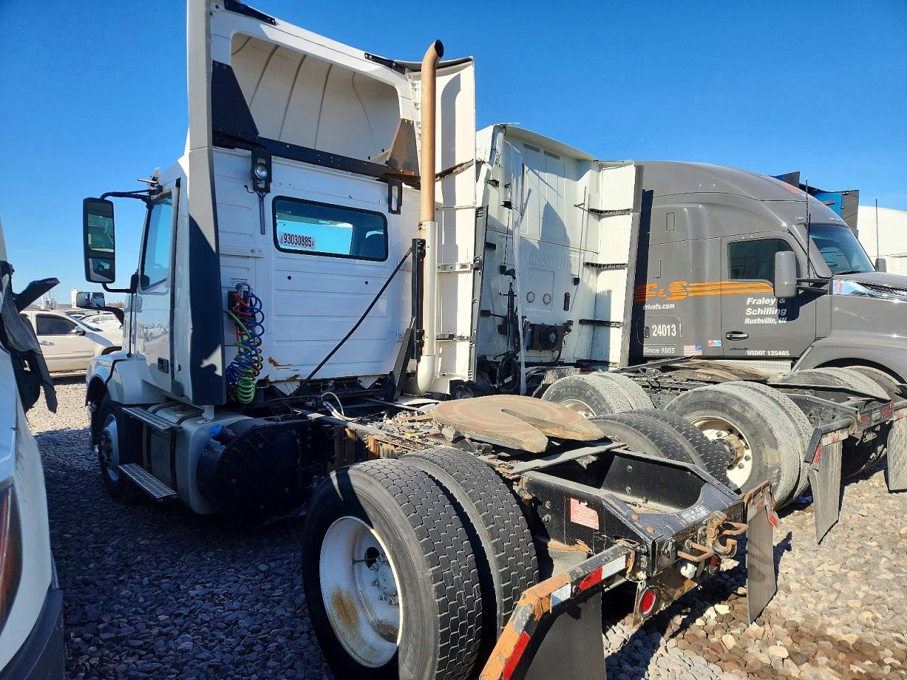 2012 VOLVO VN