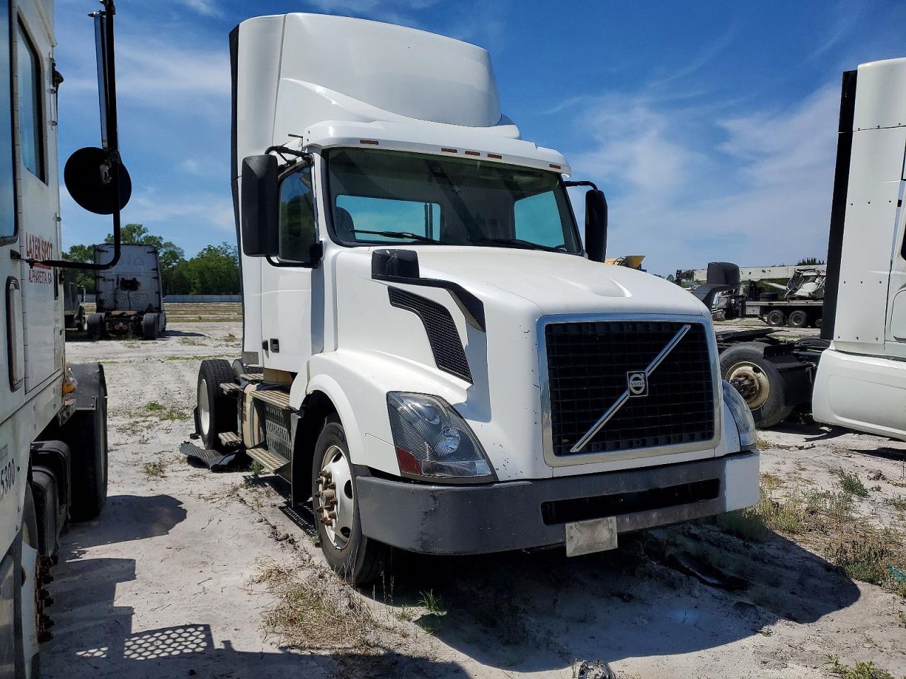 2017 VOLVO VN