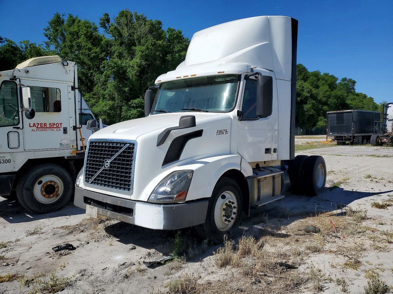 2017 VOLVO VN