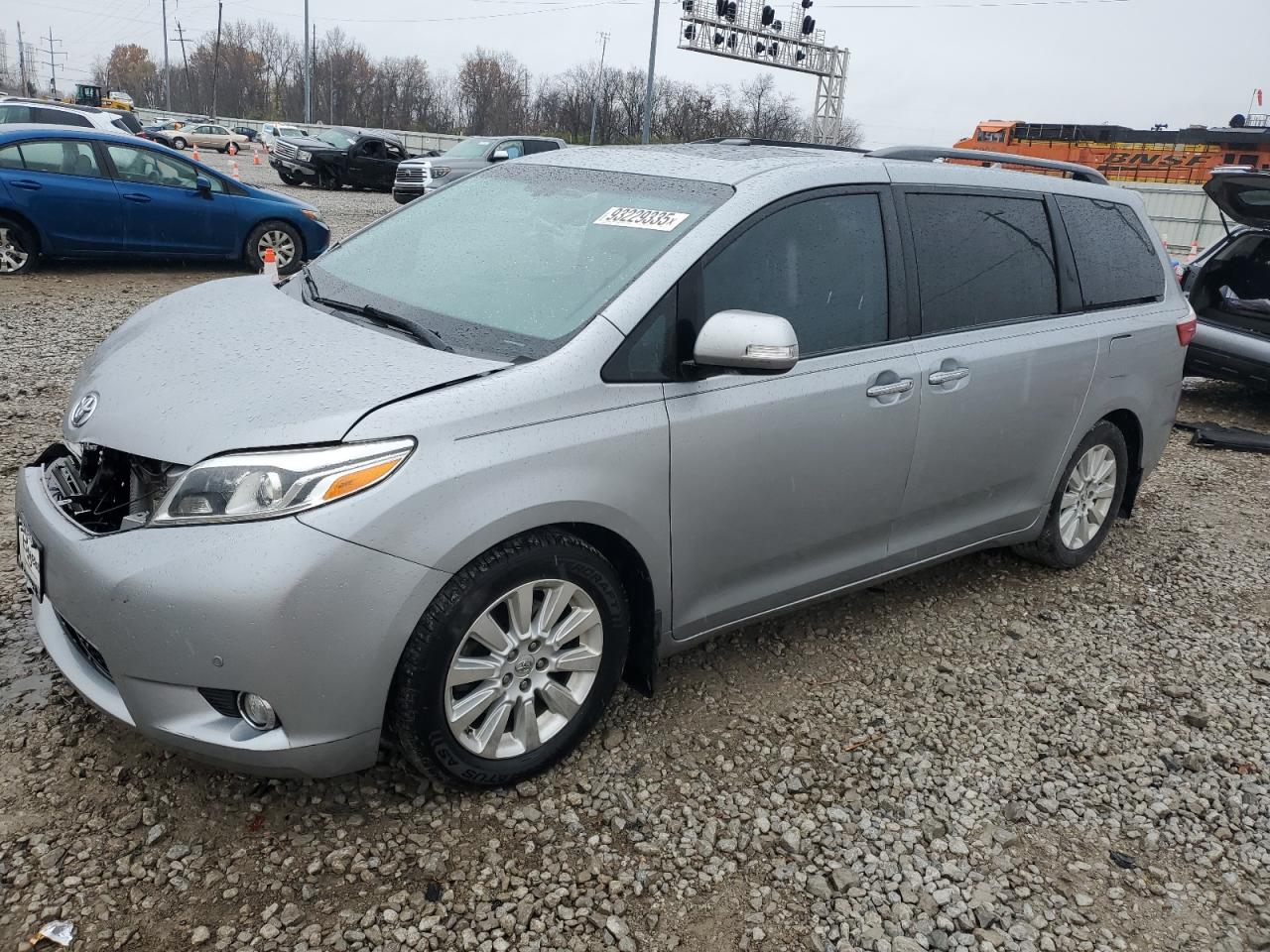 2016 TOYOTA SIENNA
