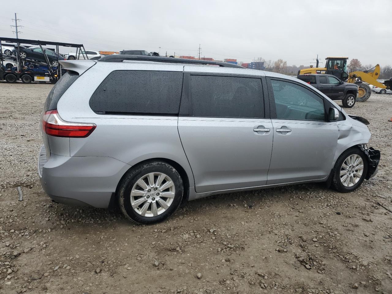 2016 TOYOTA SIENNA