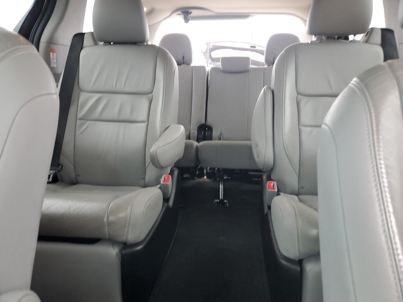 2016 TOYOTA SIENNA