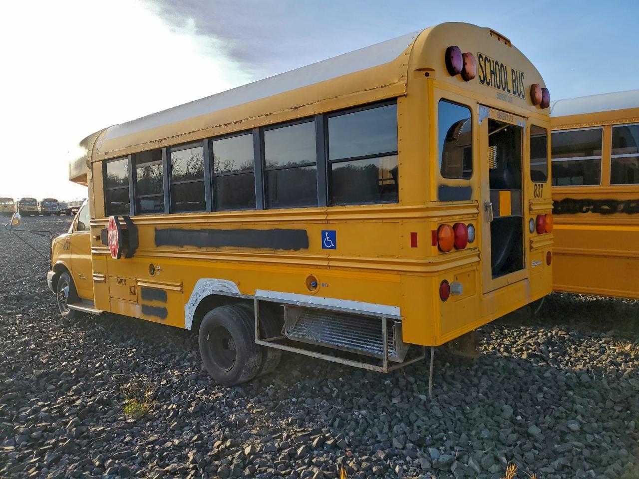 2011 CHEVROLET EXPRESS