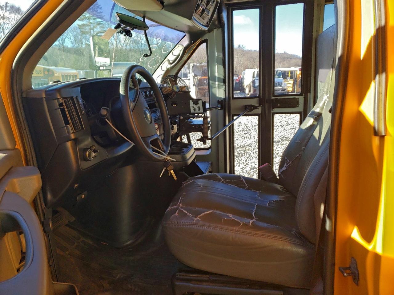 2013 THOM BUS