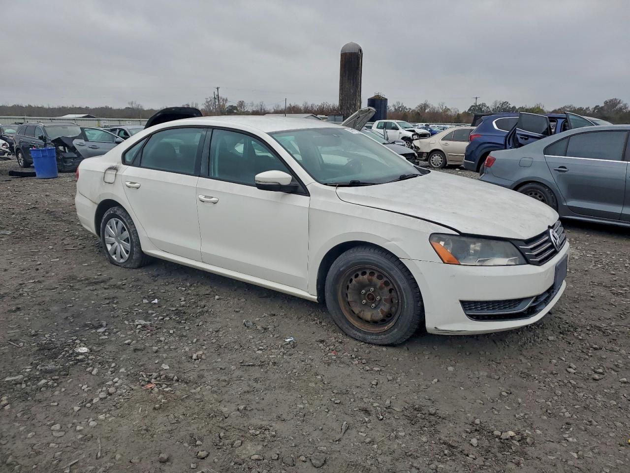 2013 VOLKSWAGEN PASSAT
