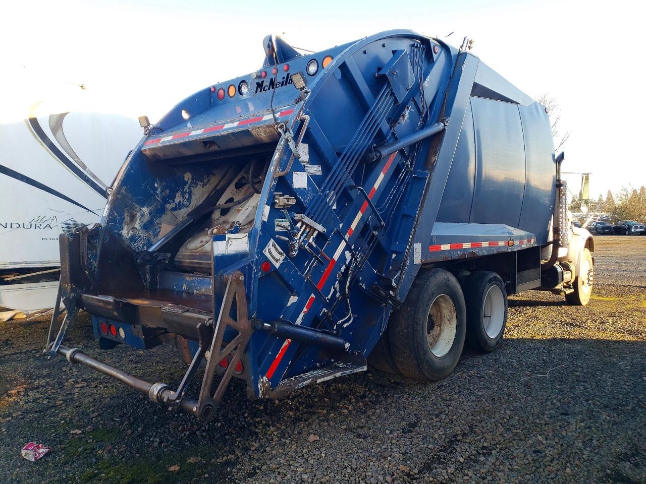 2001 INTERNATIONAL 4000 SERIE