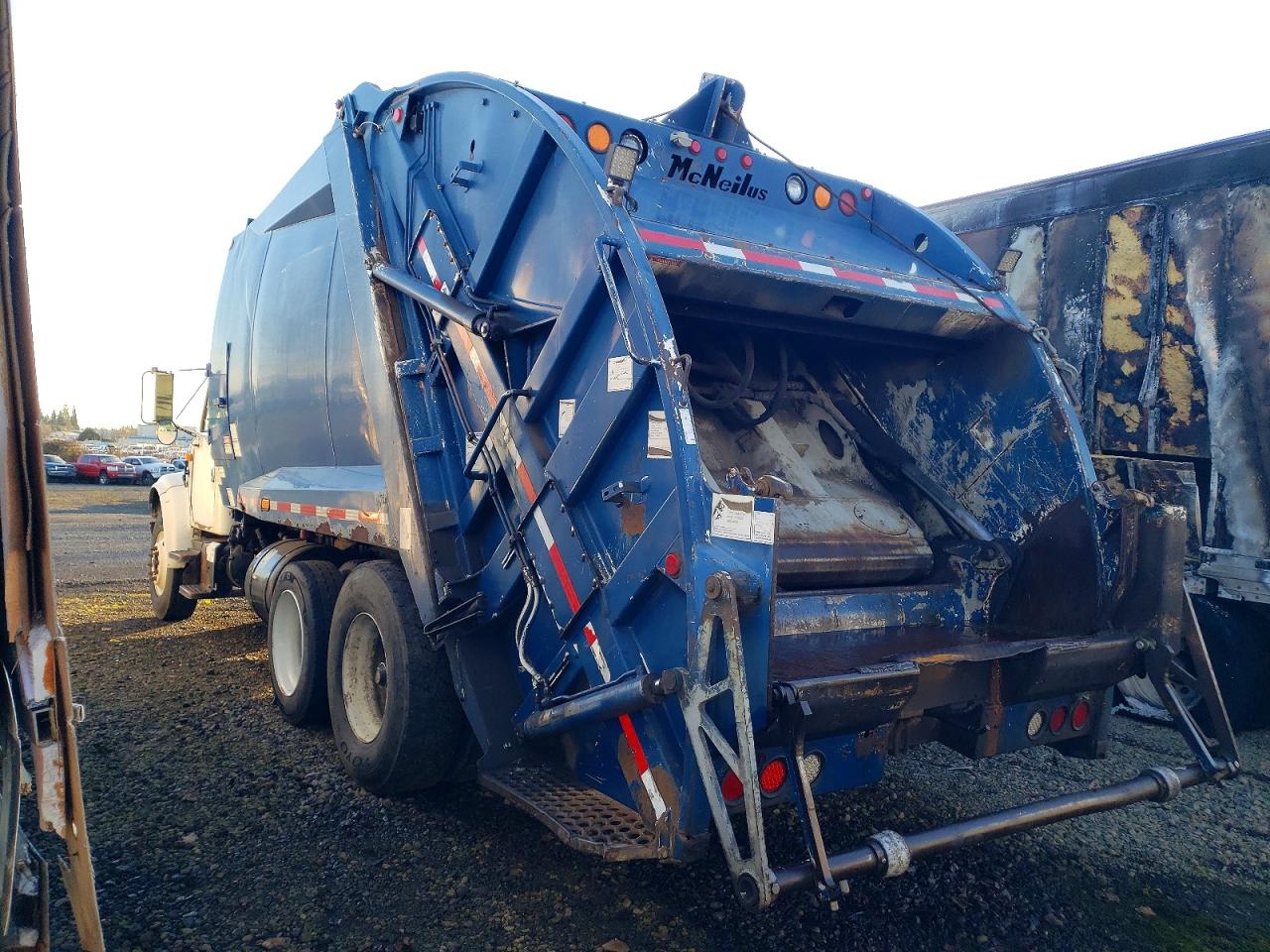 2001 INTERNATIONAL 4000 SERIE