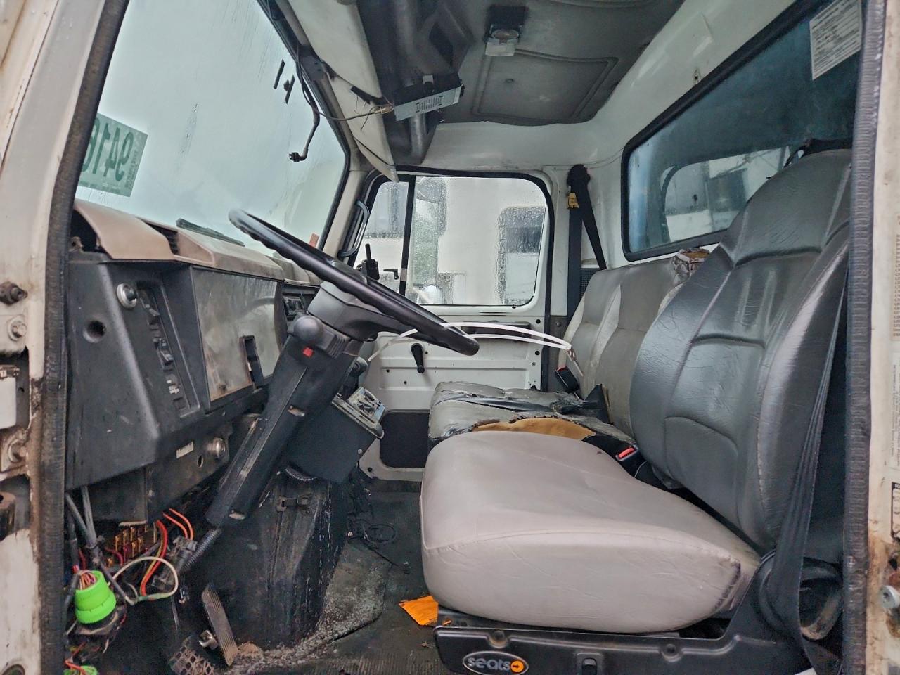2001 INTERNATIONAL 4000 SERIE