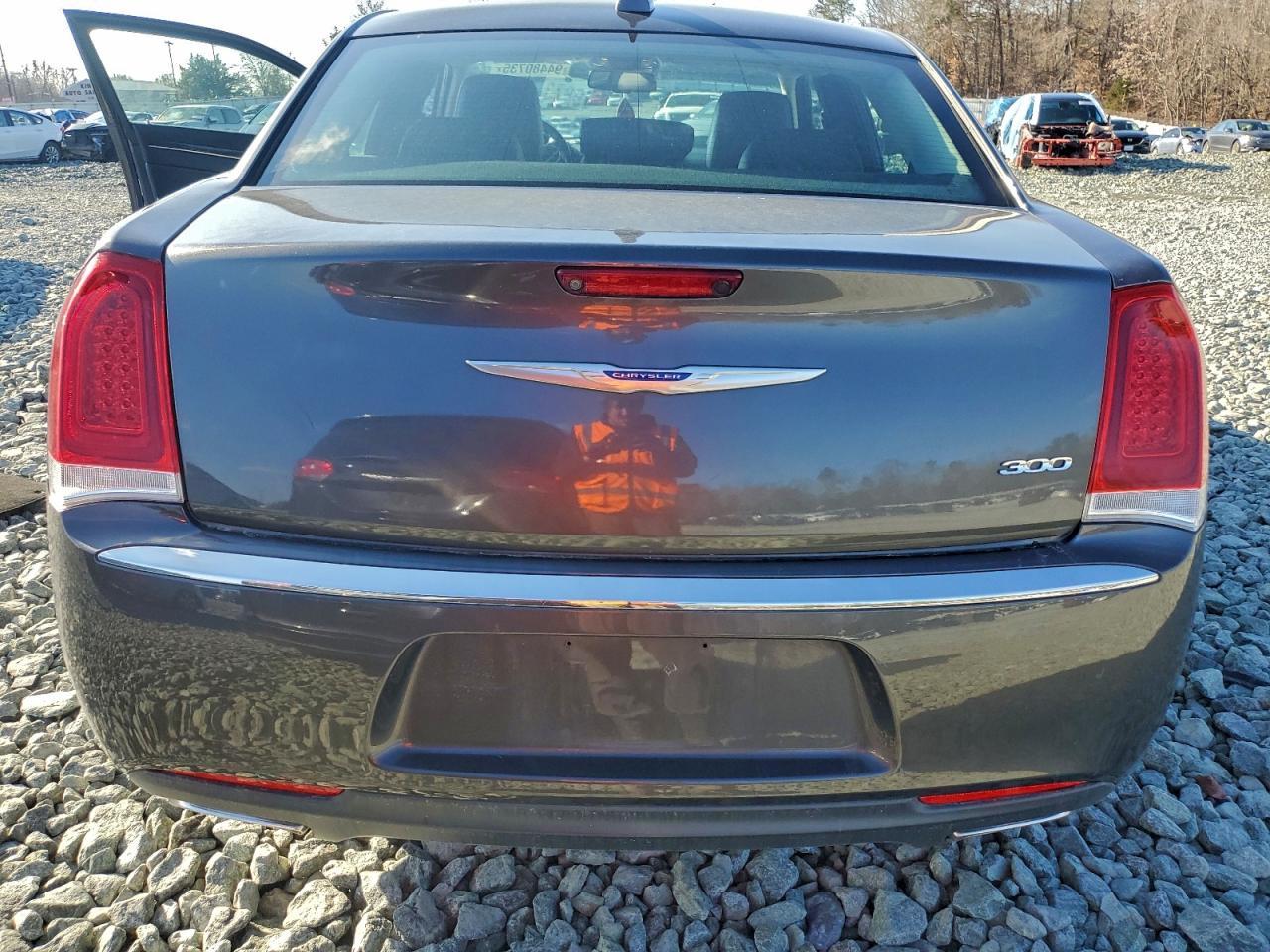 2019 CHRYSLER 300