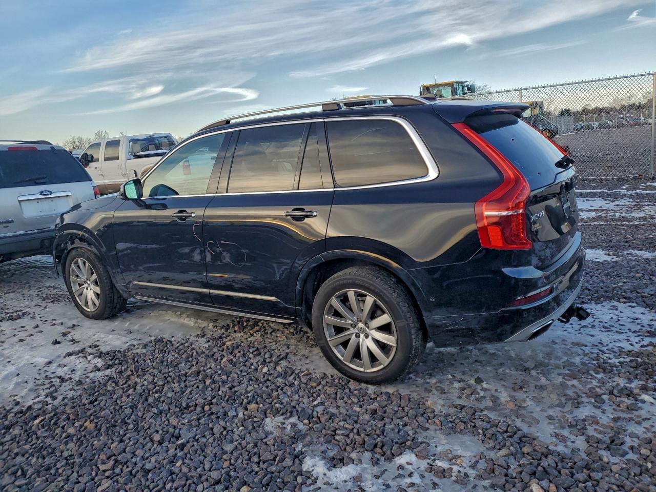 2016 VOLVO XC90