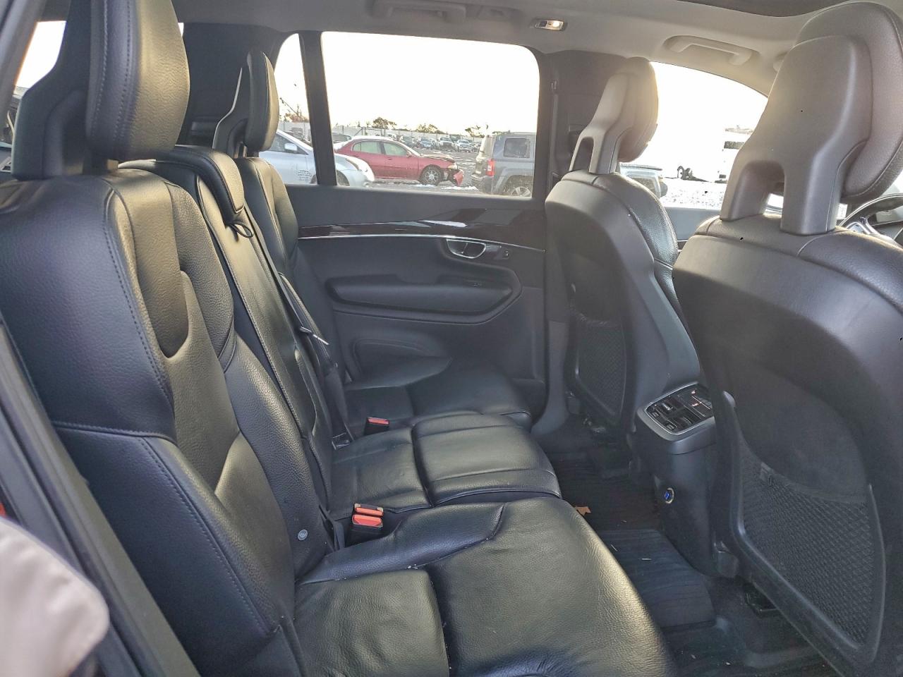 2016 VOLVO XC90