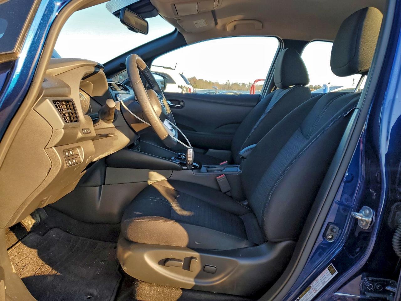 2024 NISSAN LEAF