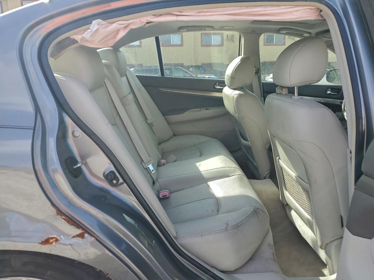 2011 INFINITI G37
