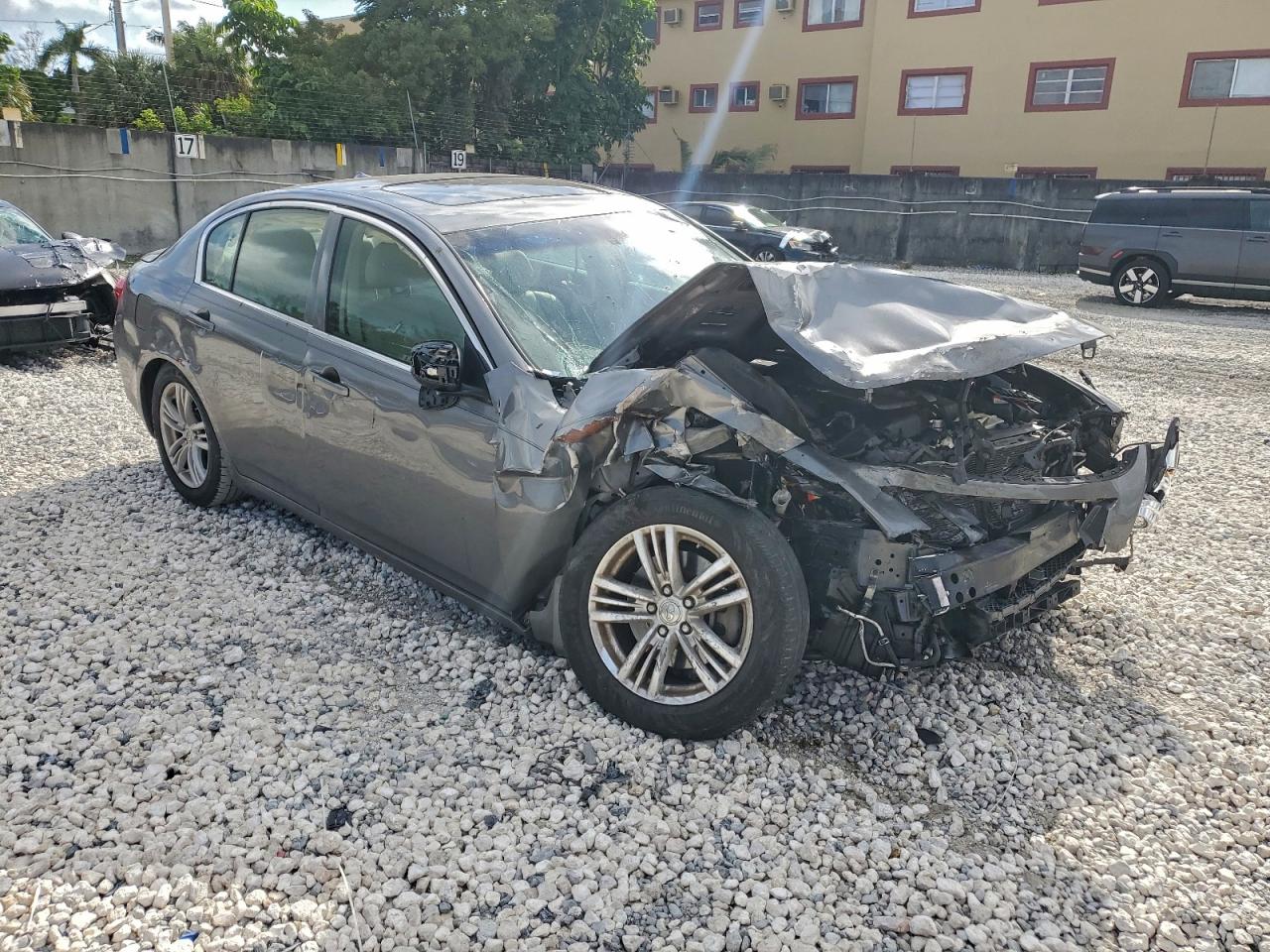 2011 INFINITI G37