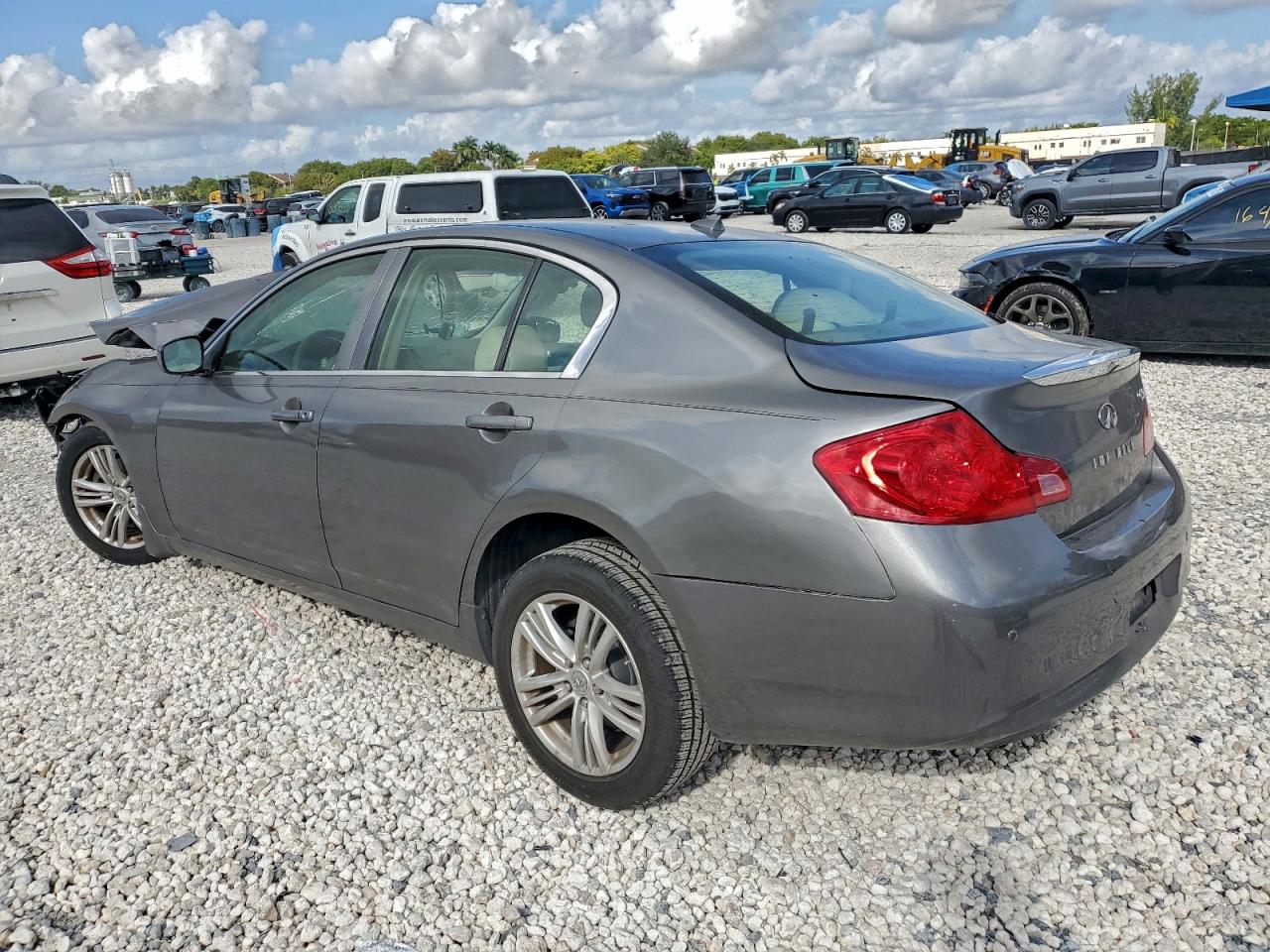 2011 INFINITI G37