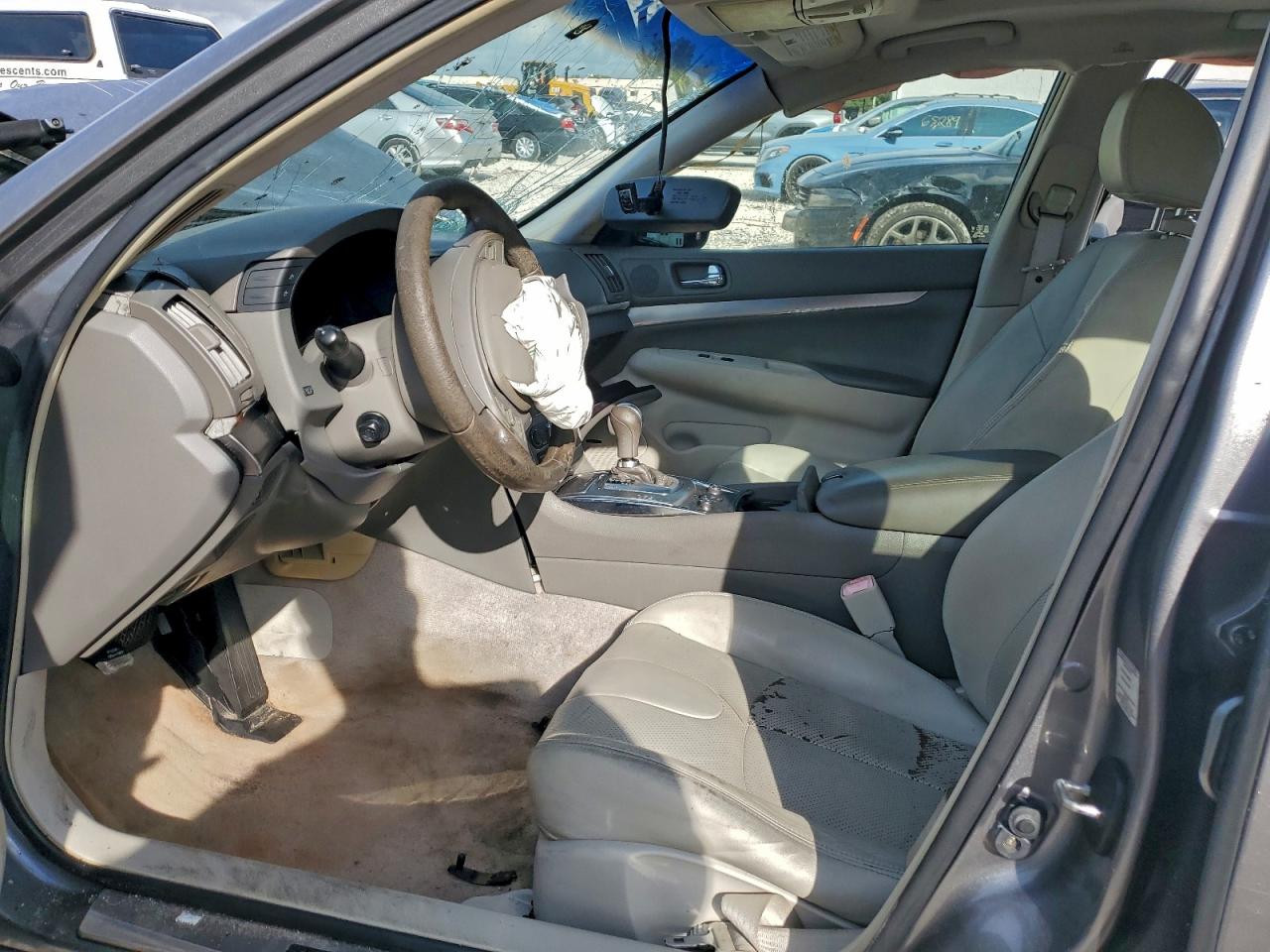 2011 INFINITI G37