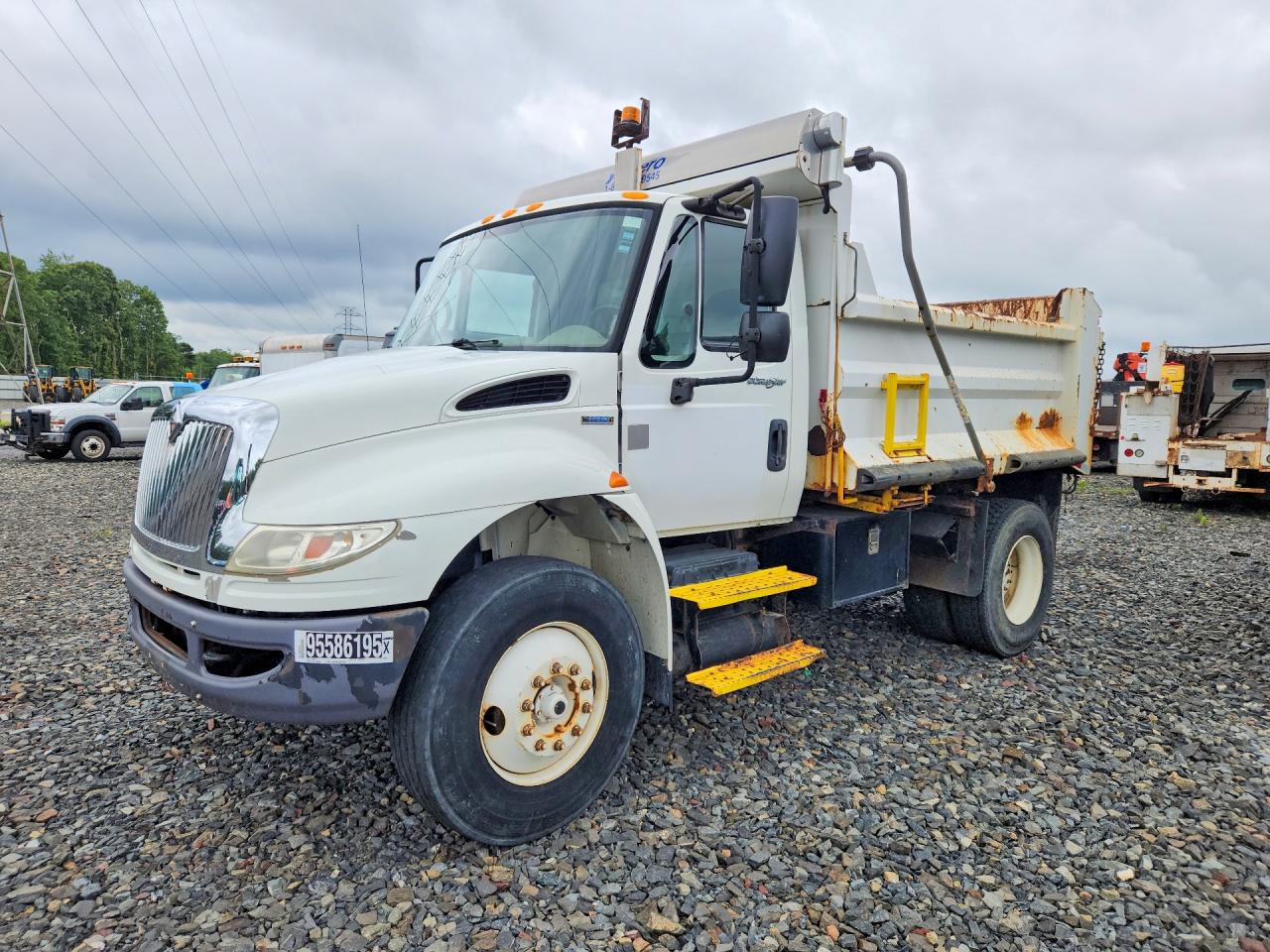 2009 INTERNATIONAL 4000 SERIE