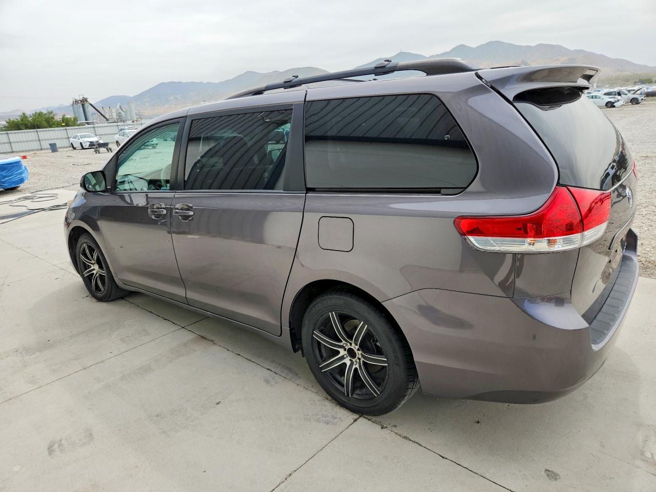 2014 TOYOTA SIENNA