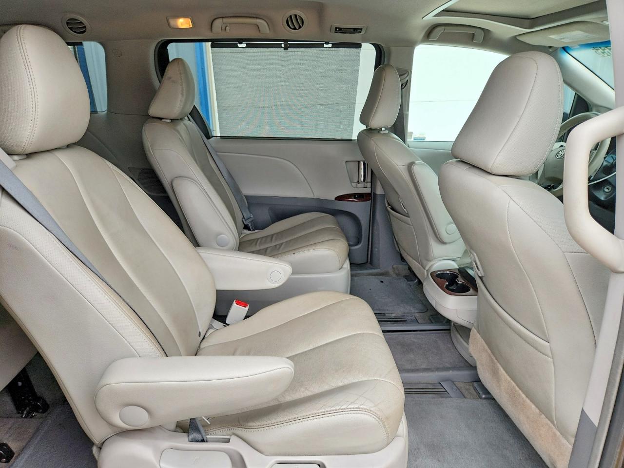 2014 TOYOTA SIENNA