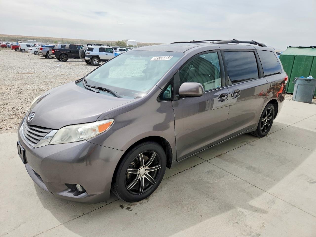 2014 TOYOTA SIENNA